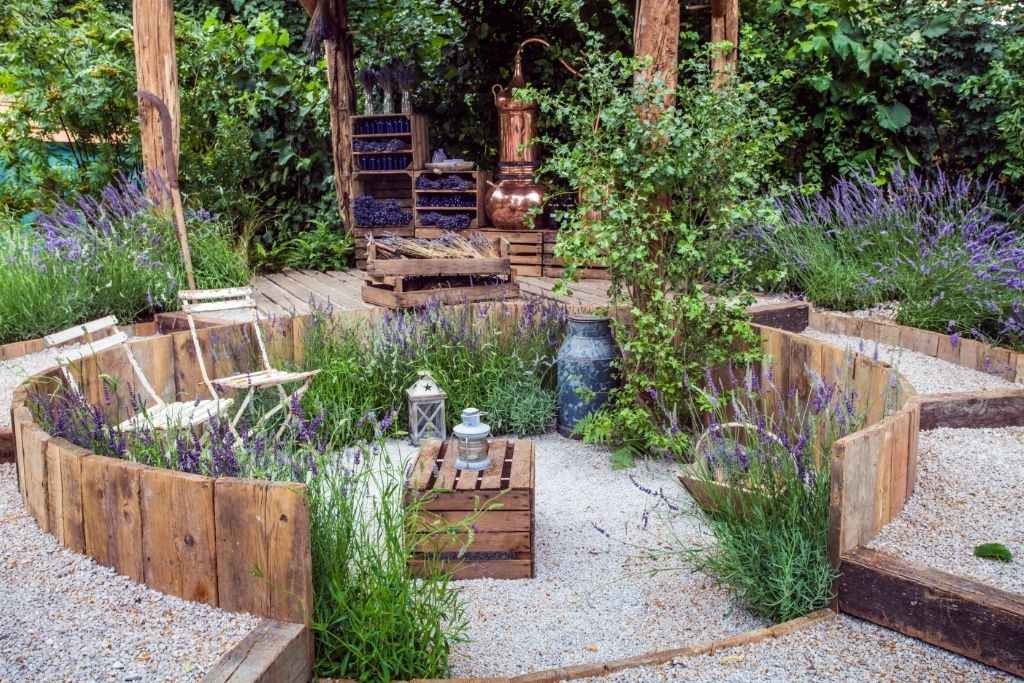10 DIY Recycled Lawn And Garden Projects