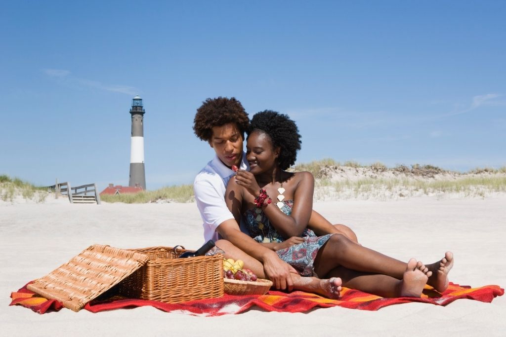 How To Plan A Romantic Staycation Picnic