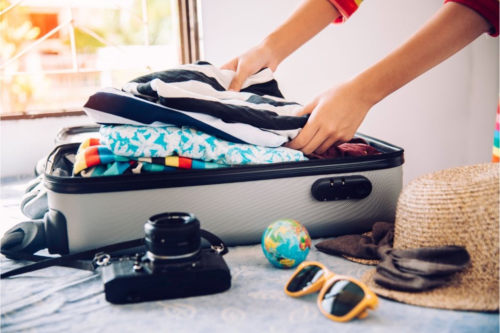 10 Essential Things To Pack For Vacation