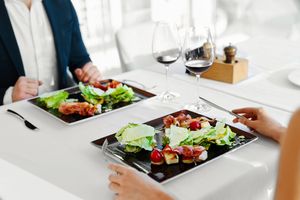 How To Eat Clean When Dining Out