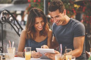 10 First-Date Tips To Make A Lasting Impression