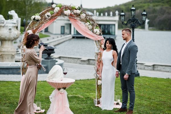 How To Stay Calm During A Wedding Speech